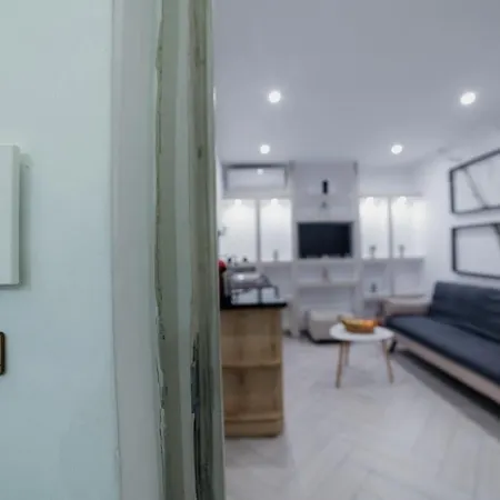 Cutest White-tower With A Private Patio Apartment