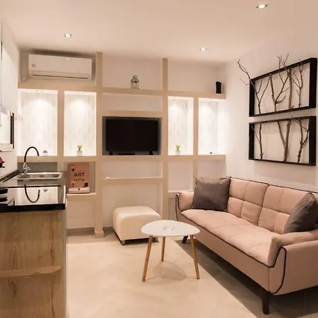 Cutest White-tower With A Private Patio Apartment